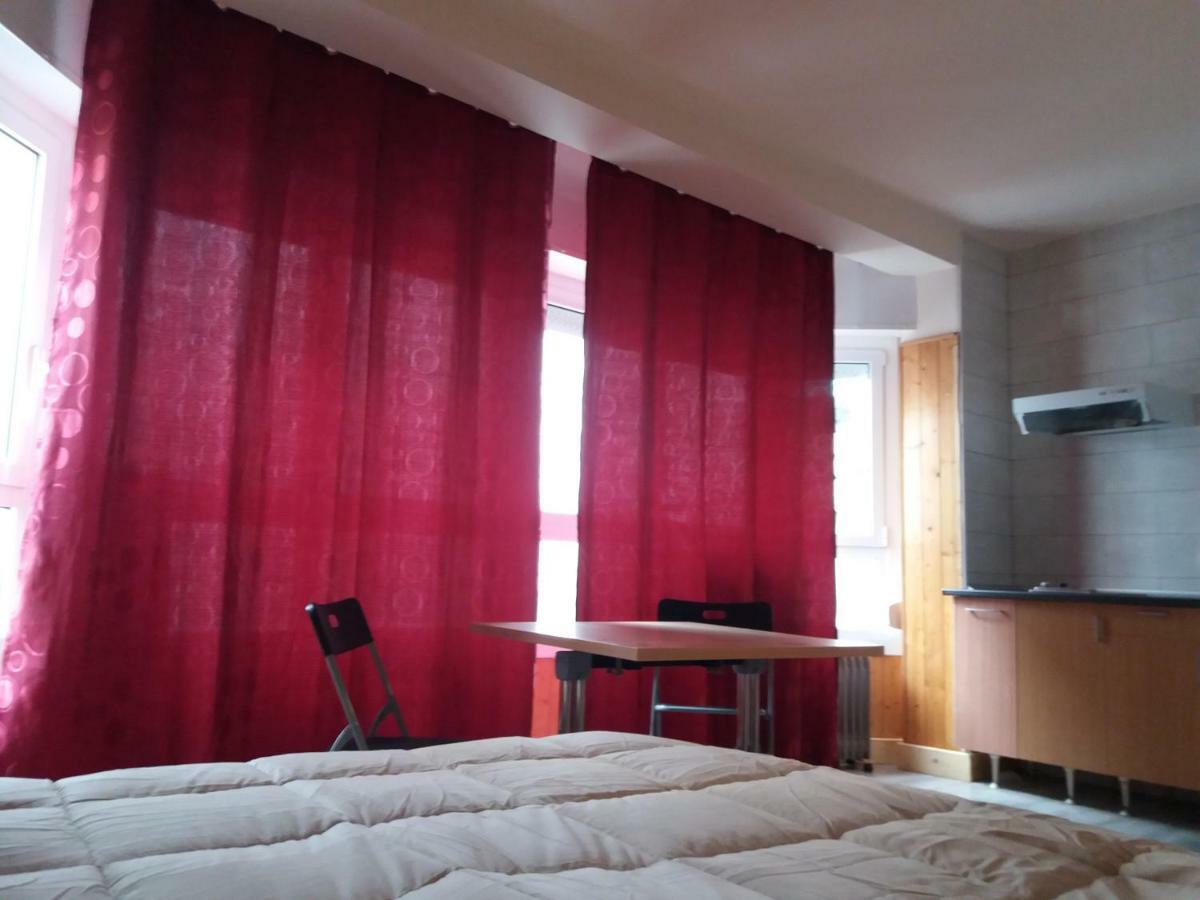 Rosesapparts Estudios & Parking *